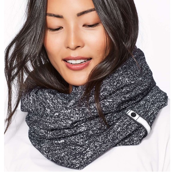Lululemon Vinyasa Scarf *Rulu Reconnect Jacquard White Black